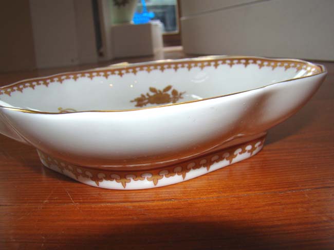 A fabulous adaptation of a Chinese Export armorial style shrimp bowl circa 1750-1760 made by Mottahedeh — image 3